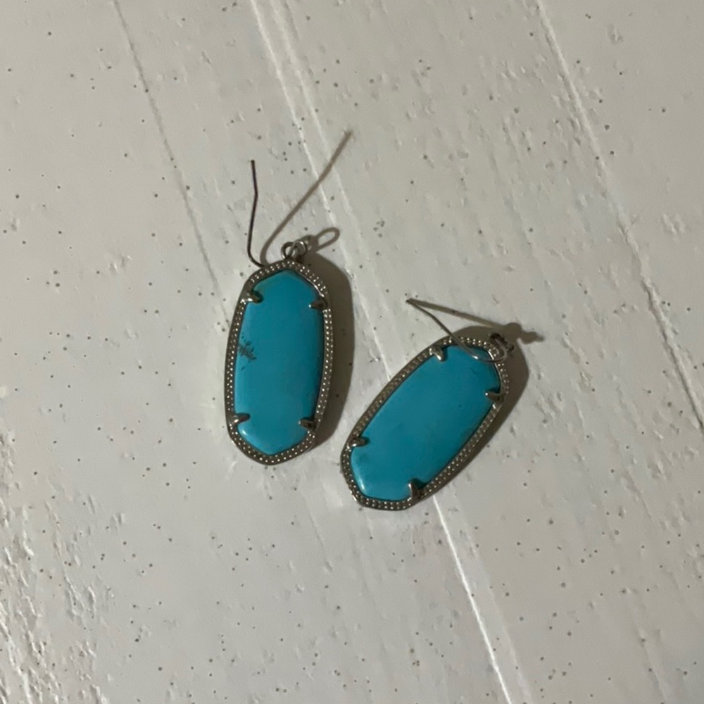 Small Kendra Scott earrings